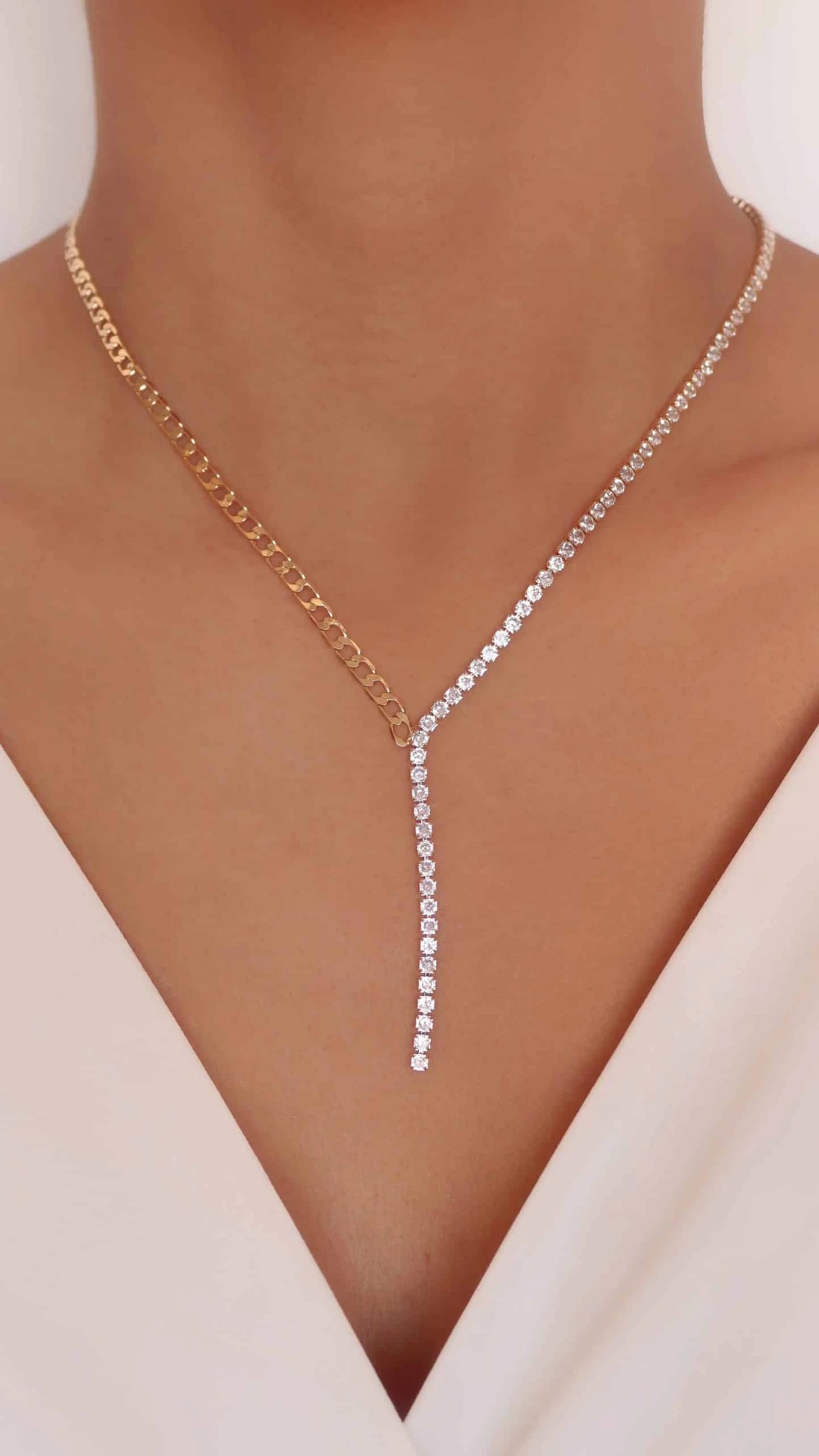 Colar Luxo Cravejado com Zirconia Banhado a Ouro