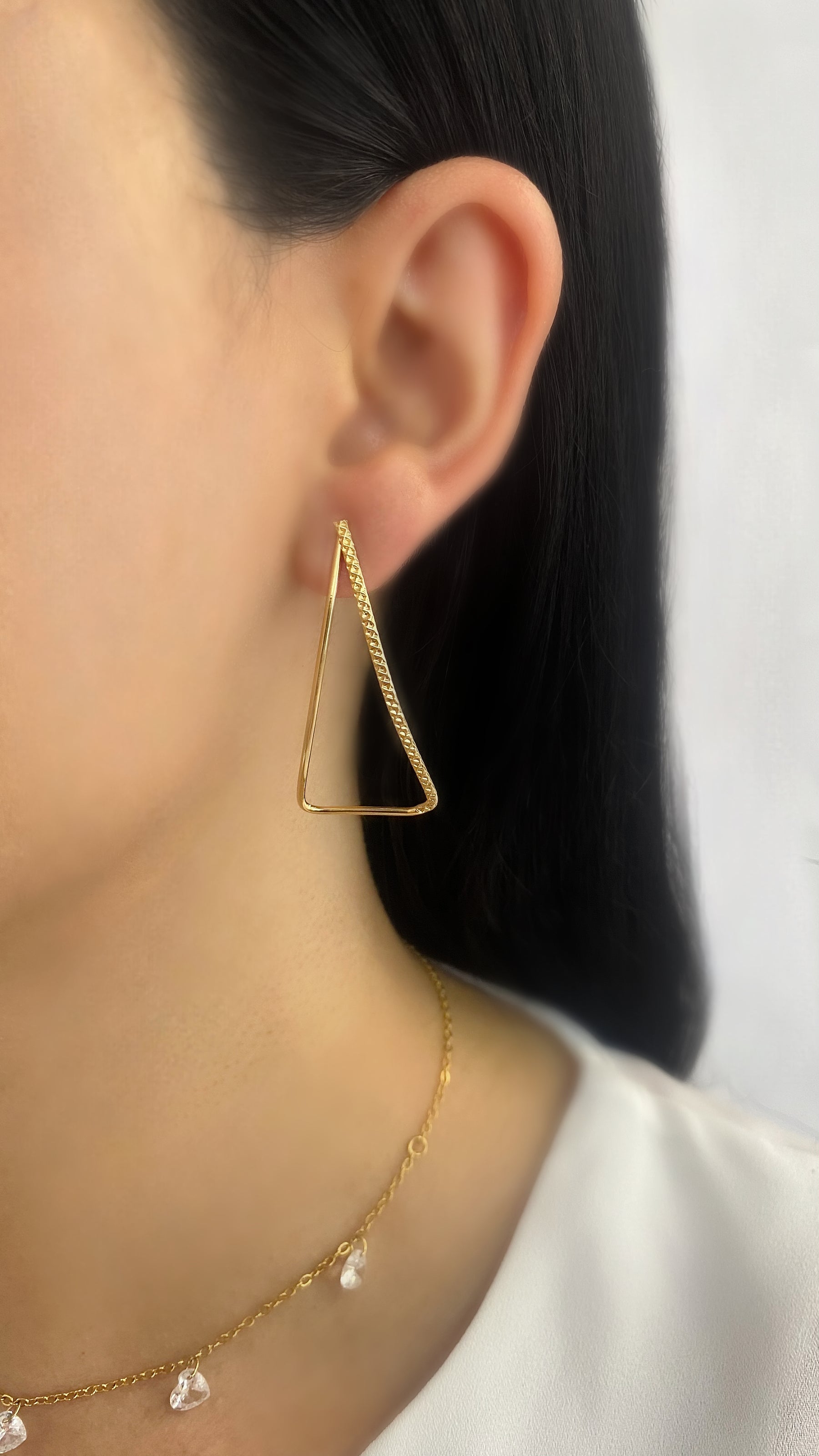 Brinco Triangulo Texturizado Banhado Ouro