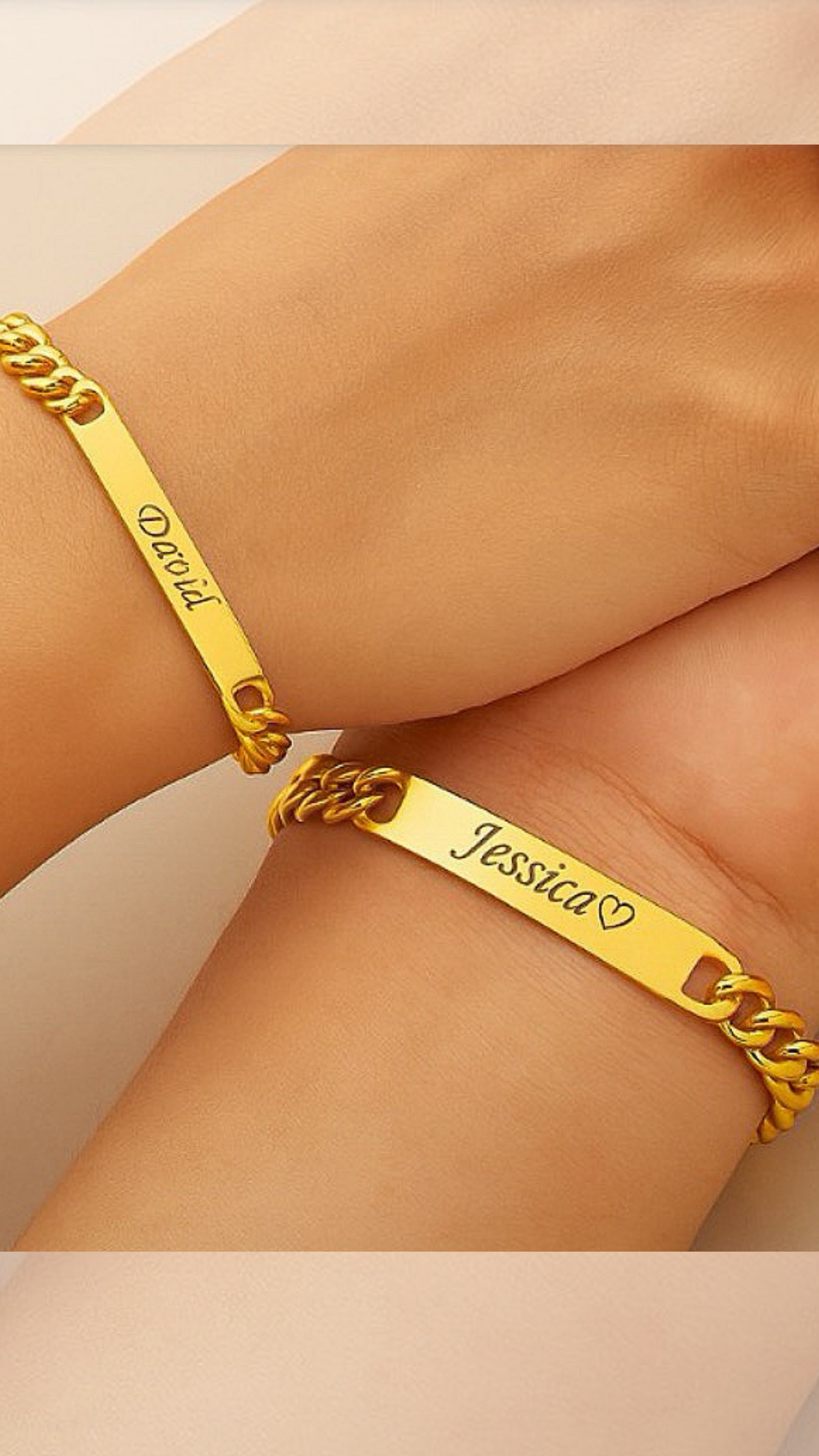 Dupla de Pulseiras Personalizadas Douradas