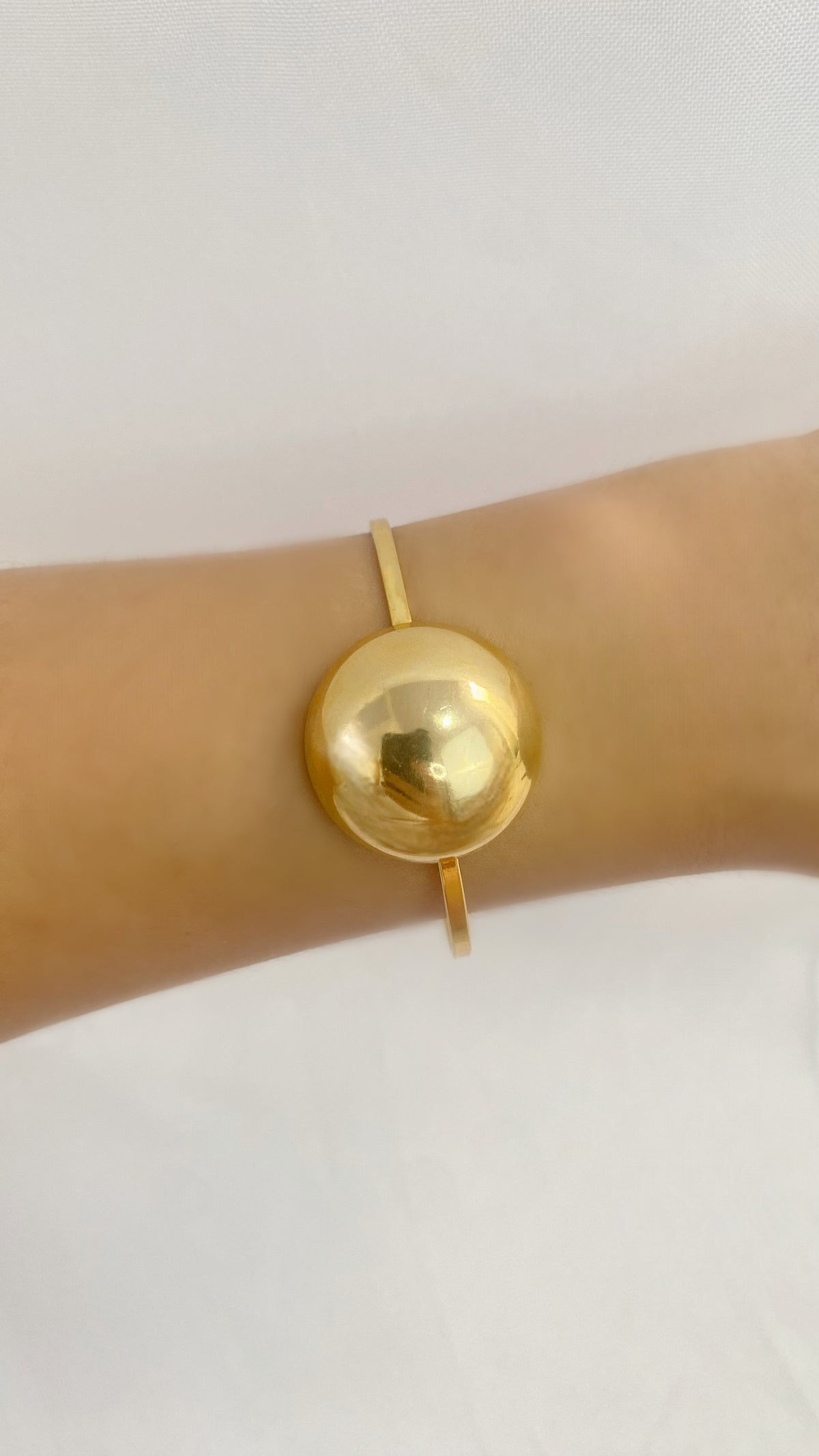 Bracelete Com Esfera Dourada