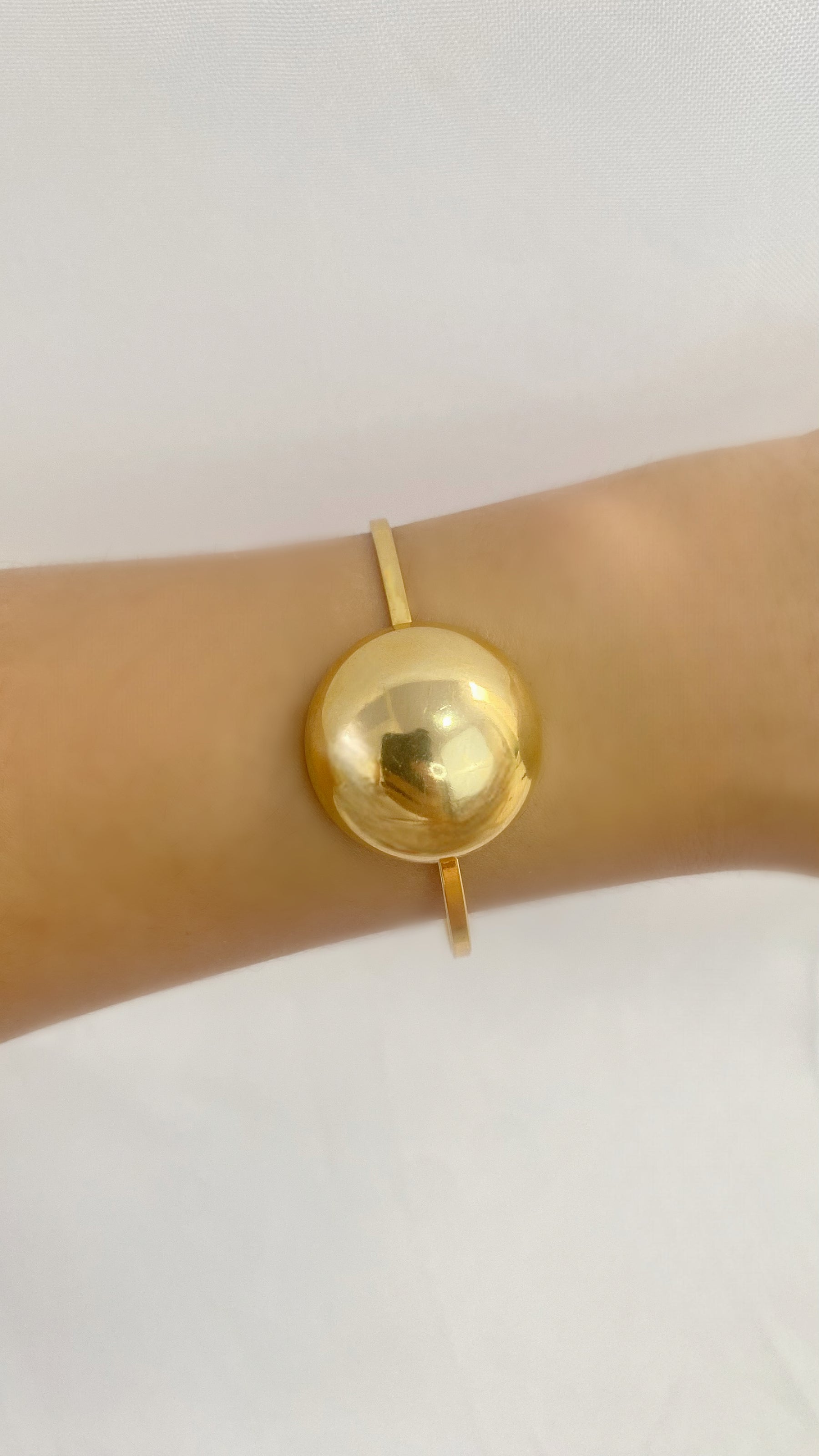 Bracelete Com Esfera Dourada