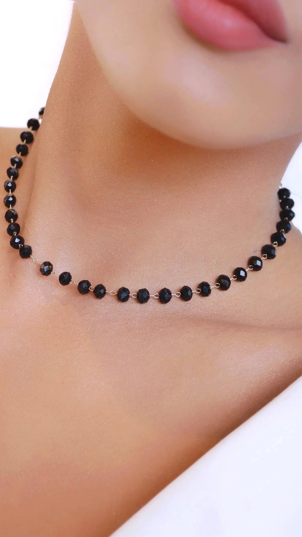 Colar Choker Cristal Onix Banhado a Ouro