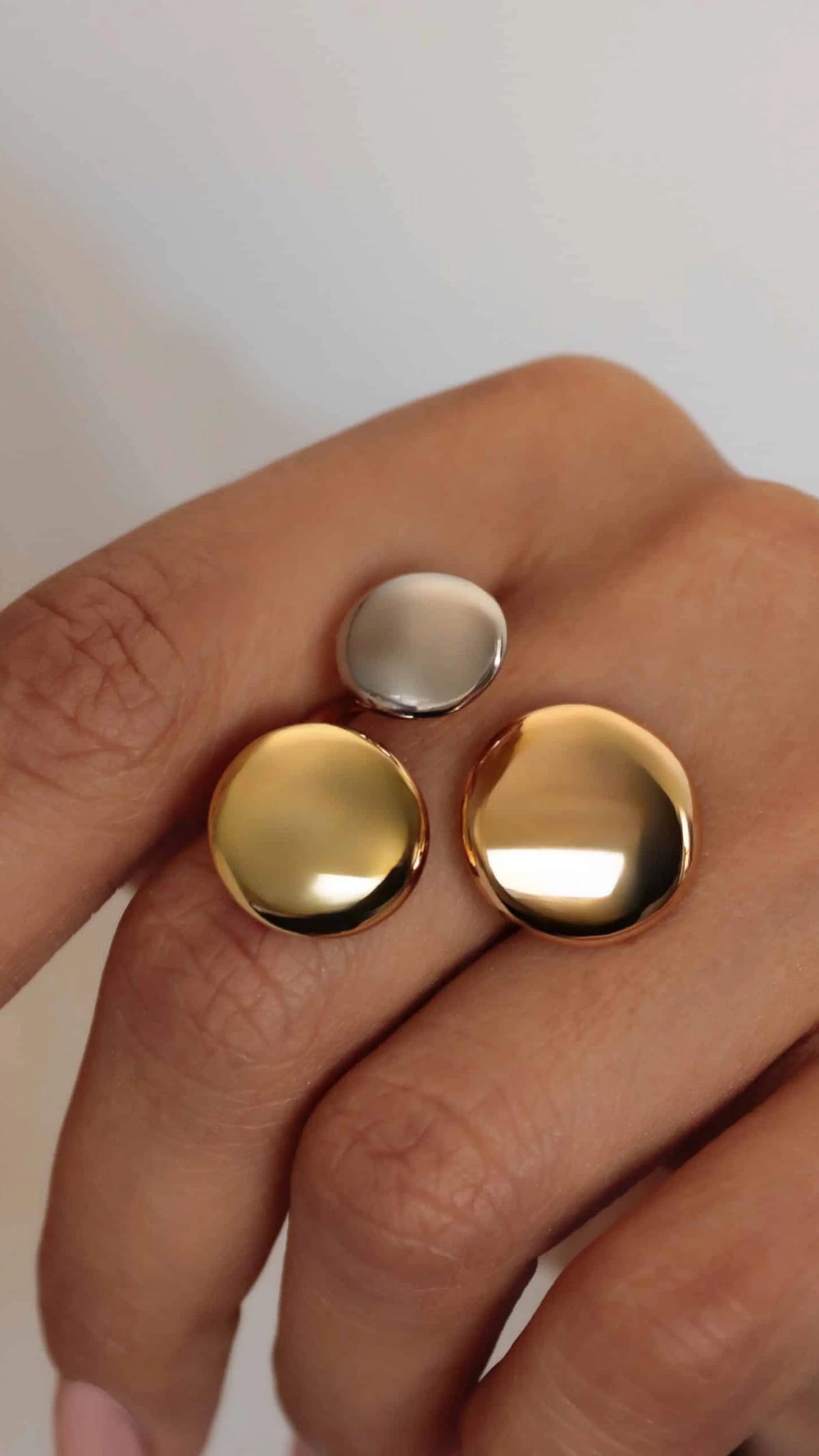 Anel Liso banho de ouro e rodio branco ajustavel